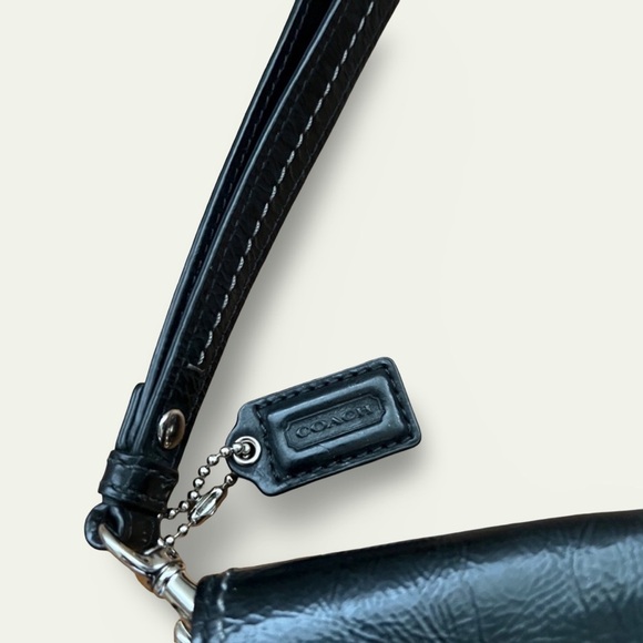 Coach Y2K Bleecker XL Black Patent Leather Buckle Wristlet Wallet Clutch - Picture 5 of 13